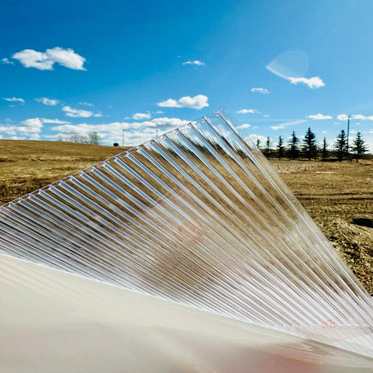 Transparent flat triple wall polycarbonate sheet with UV-resistant surface