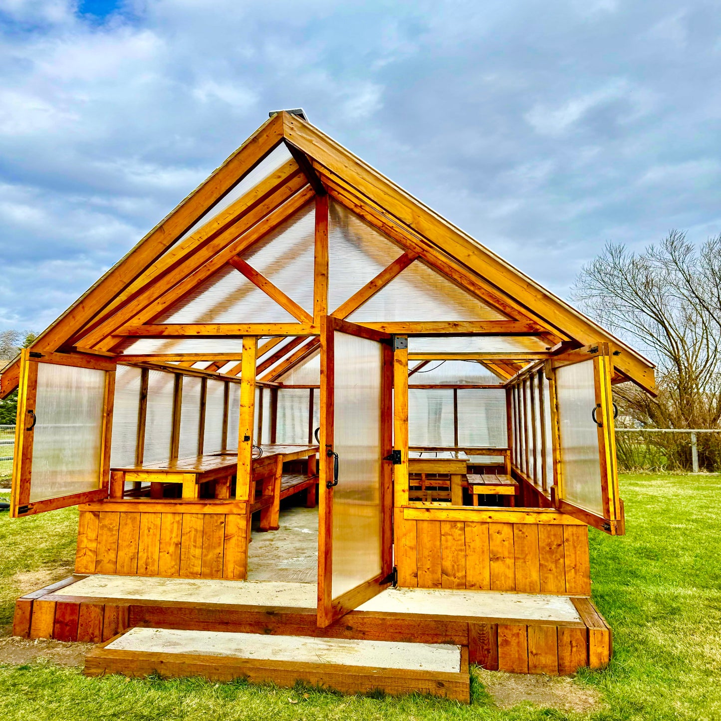 Large greenhouse suitable for commercial growing or serious hobbyists, with reinforced structure and ample planting space