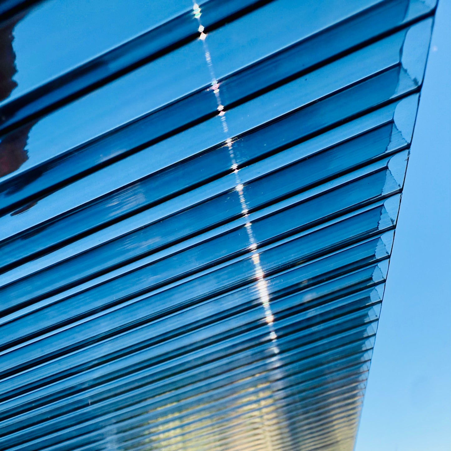 Triple wall clear polycarbonate roof panel ideal for greenhouse construction